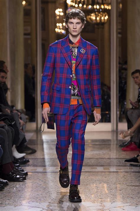 sfumature capelli 2019 uomo versace|VERSACE UOMO AUTUNNO INVERNO 2019.